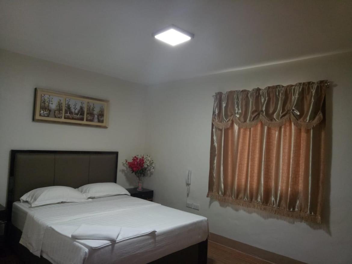 Meaco Royal Hotel - Batangas City Екстериор снимка