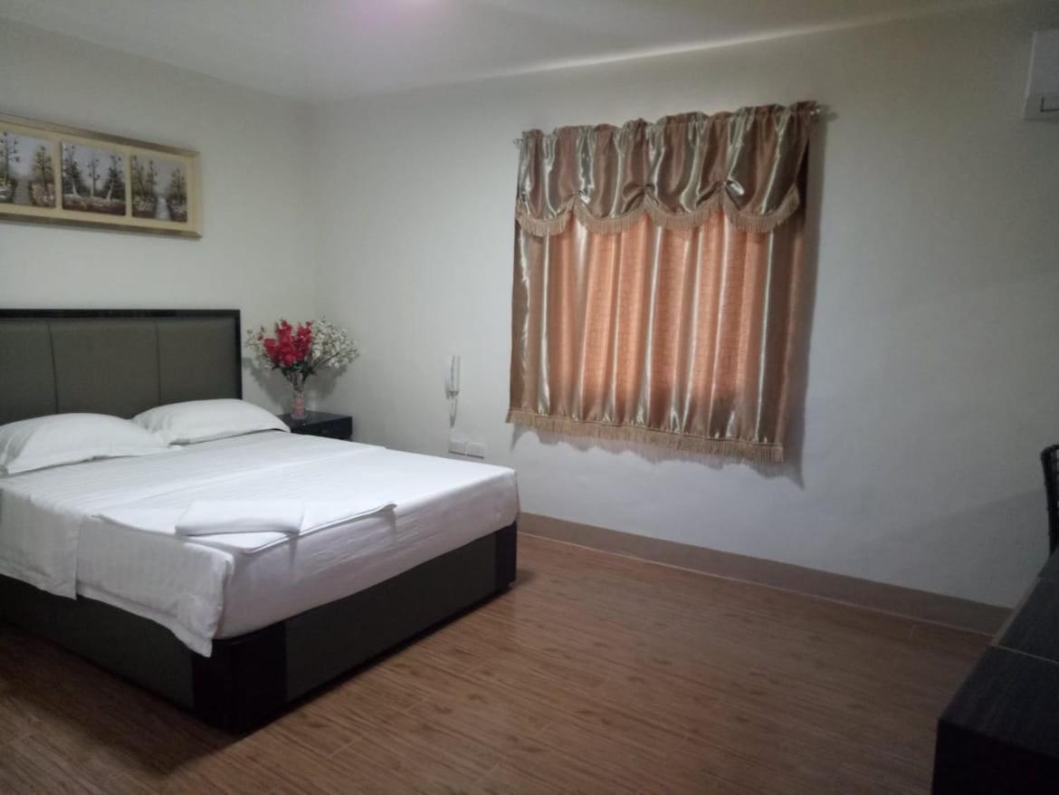 Meaco Royal Hotel - Batangas City Екстериор снимка