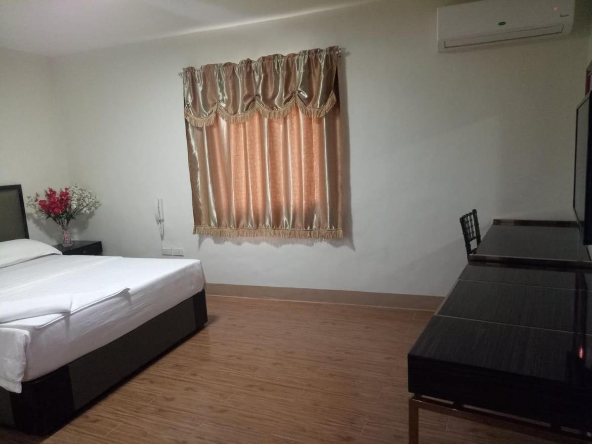 Meaco Royal Hotel - Batangas City Екстериор снимка
