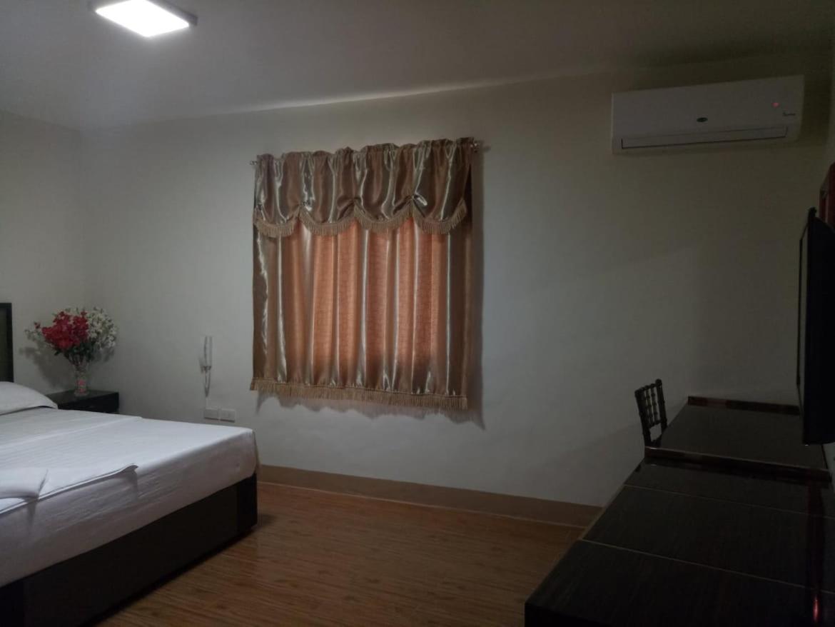 Meaco Royal Hotel - Batangas City Екстериор снимка